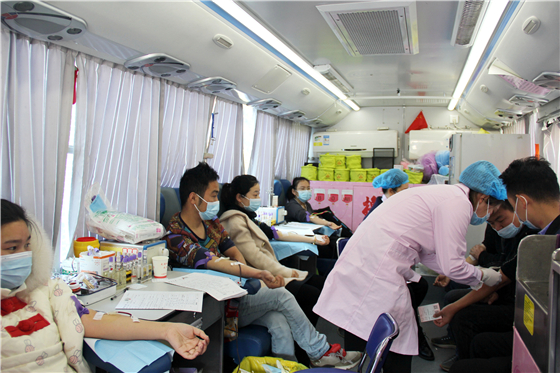 “讓愛(ài)暖冬”無(wú)償獻(xiàn)血活動(dòng)走進(jìn)白河縣中廠鎮(zhèn)同心社區(qū)