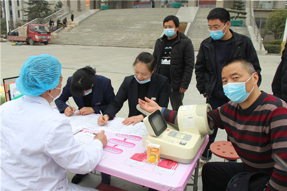 人民警察一心為民，捋袖捐血鐵血柔情——安康市公安局積極開(kāi)展冬季獻(xiàn)血活動(dòng)