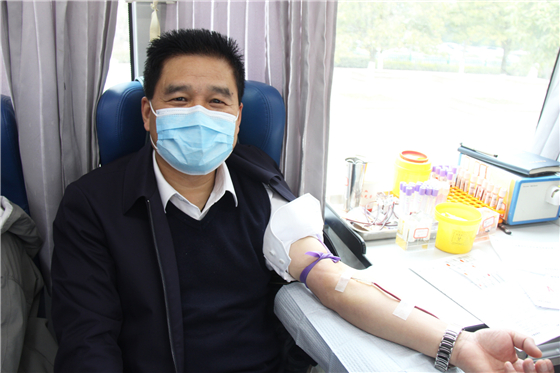 人民警察一心為民，捋袖捐血鐵血柔情——安康市公安局積極開(kāi)展冬季獻(xiàn)血活動(dòng)