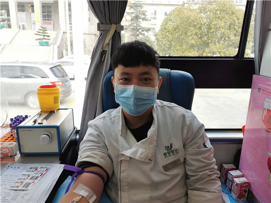 人民警察一心為民，捋袖捐血鐵血柔情——安康市公安局積極開(kāi)展冬季獻(xiàn)血活動(dòng)