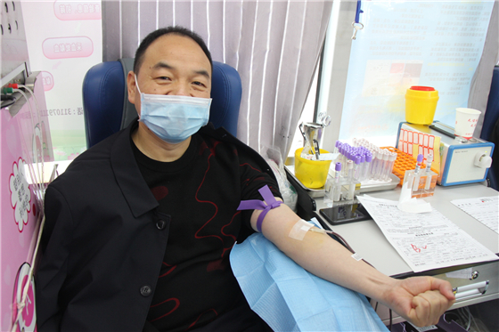 人民警察一心為民，捋袖捐血鐵血柔情——安康市公安局積極開(kāi)展冬季獻(xiàn)血活動(dòng)