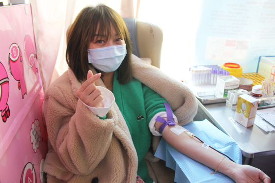 血液是生命的禮物——中國(guó)聯(lián)通安康市分公司、安康大數(shù)據(jù)運(yùn)營(yíng)有限公司聯(lián)合開(kāi)展冬季應(yīng)急獻(xiàn)血活動(dòng)