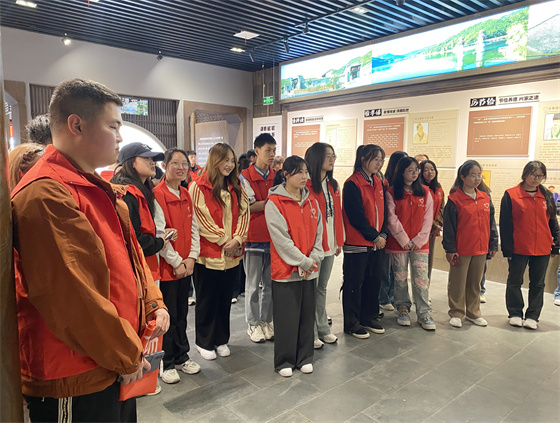 緬懷沈氏三賢 弘揚(yáng)勤廉家風(fēng)|安康市中心血站聯(lián)合安康學(xué)院團(tuán)委開展愛(ài)國(guó)主義教育活動(dòng)