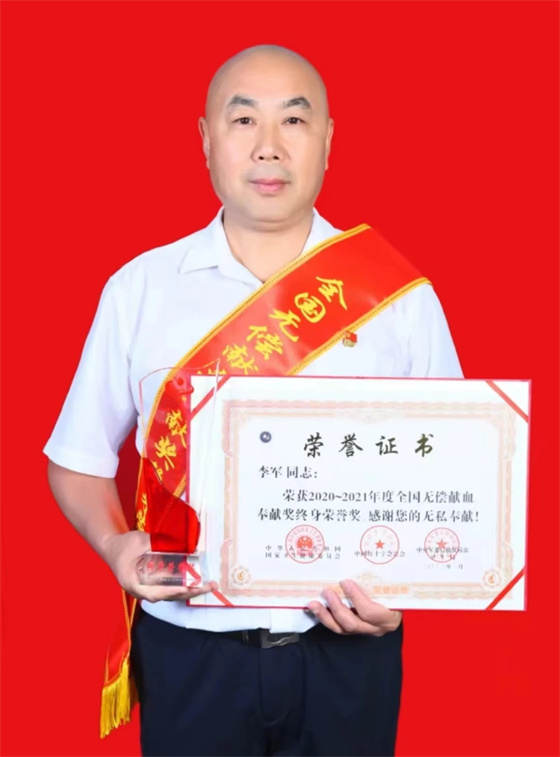 安康李軍，18年獻出“10”個自己……