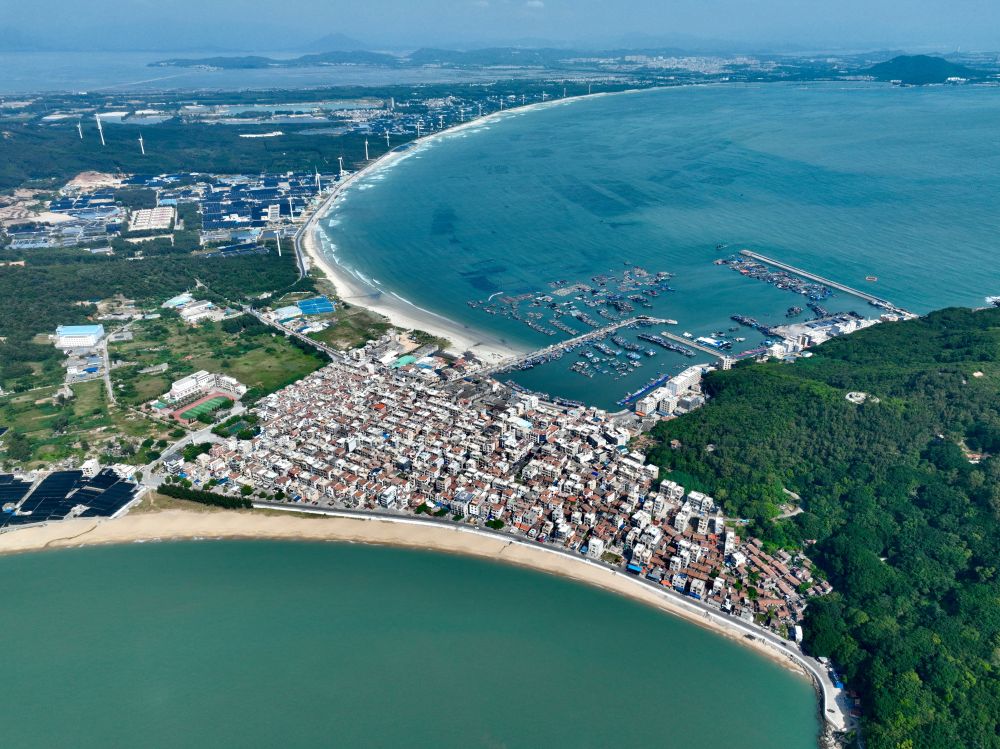 這是2024年10月16日拍攝的福建省漳州市東山縣澳角村（無人機照片）。新華社記者姜克紅攝